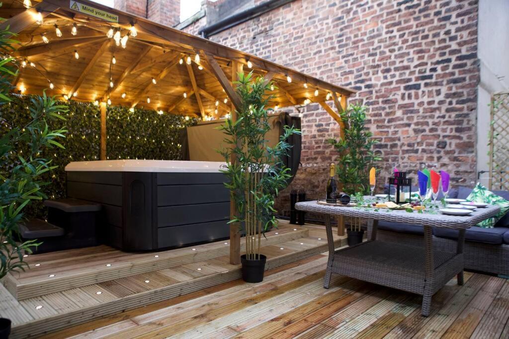 Romance On The Rows - Hot Tub City Centre Chester Exterior photo