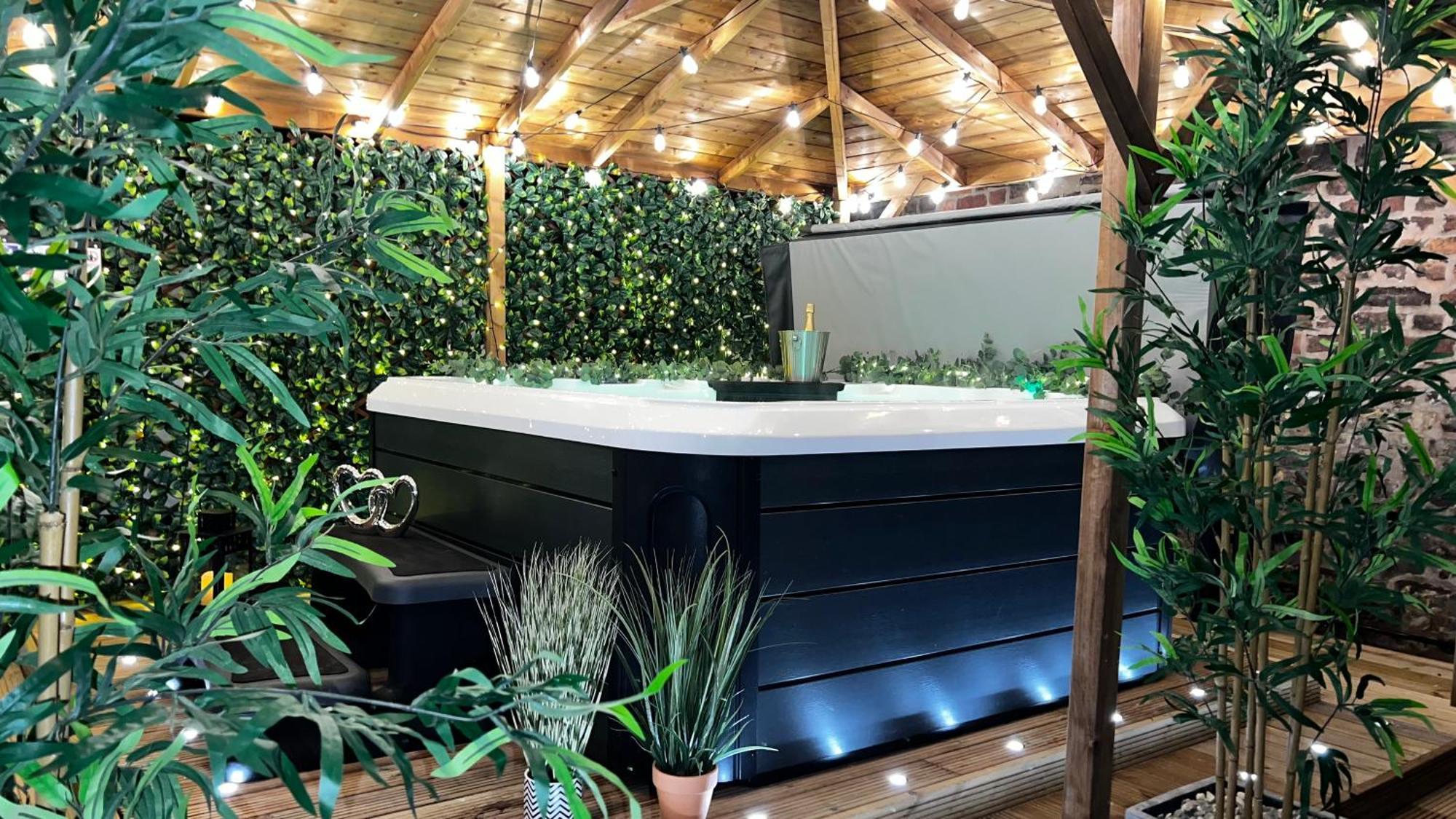 Romance On The Rows - Hot Tub City Centre Chester Exterior photo